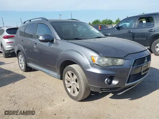 2011 Mitsubishi Outlander SE with VIN JA4AS3AWXBU022418, listed as a IAAI auction lot 40025021 with 188,695 mi miles. Bid and sale history available at carsss.com. Image 1.