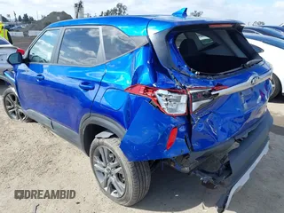 2021 Kia Seltos LX z VIN KNDEPCAA9M7076887, wystawiony jako IAAI lot #41708045 z przebiegiem 39 497 mil mil oraz . Historia ofert i sprzedaży dostępna na DreamBid. Obrazek 3.