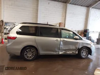 2019 Toyota Sienna XLE Auto Access Seat with VIN 5TDYZ3DC5KS977780, listed as a IAAI auction lot 42015998 with 100,387 mi miles. Bid and sale history available at carsss.com. Image 13.