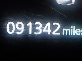 2020 Mitsubishi Outlander ES z VIN JA4AZ3A38LZ018227, wystawiony jako IAAI lot #42142244 z przebiegiem 91 342 mil mil oraz . Historia ofert i sprzedaży dostępna na DreamBid. Obrazek 7.