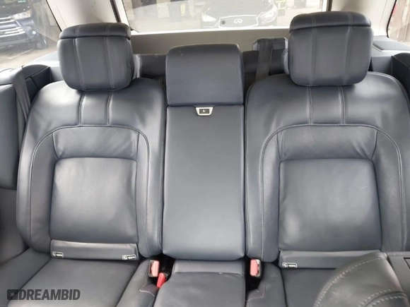2018 Land Rover Range Rover Autobiography with VIN SALGV2RE6JA500565, listed as a IAAI auction lot 41881409 with 32,559 mi miles. Bid and sale history available at carsss.com. Image 8.