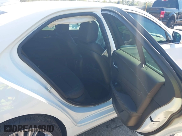 2025 Cadillac CT4 Premium Luxury z VIN 1G6DB5RK4S0116692, wystawiony jako IAAI lot #41908381 z przebiegiem 79 mil mil oraz . Historia ofert i sprzedaży dostępna na DreamBid. Obrazek 8.