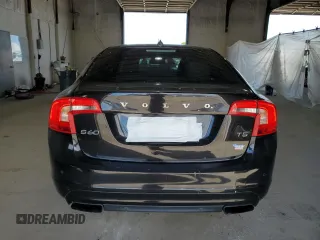2015 Volvo S60 T5 Drive-E Premier z VIN YV140MFB1F1317431, wystawiony jako Copart lot #56203985 z przebiegiem 166 350 mil mil oraz Szkoda całkowita • Salvage title. Historia ofert i sprzedaży dostępna na DreamBid. Obrazek 6.