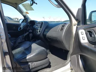 2005 Ford Escape Limited with VIN 1FMCU94145KA63604, listed as a IAAI auction lot 41825343 with 179,263 mi miles. Bid and sale history available at carsss.com. Image 5.