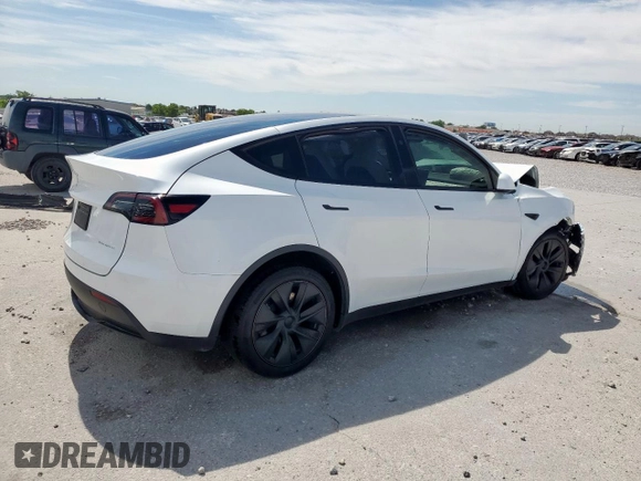 2024 Tesla Model Y Long Range z VIN 7SAYGDEE0RA313929, wystawiony jako Copart lot #59548725 z przebiegiem Nie podano mil oraz Szkoda całkowita • Salvage title. Historia ofert i sprzedaży dostępna na DreamBid. Obrazek 3.