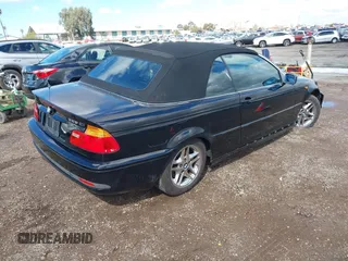 2004 BMW 3 Series 325Ci with VIN WBABW33424PL31311, listed as a IAAI auction lot 41733447 with 117,763 mi miles. Bid and sale history available at carsss.com. Image 4.