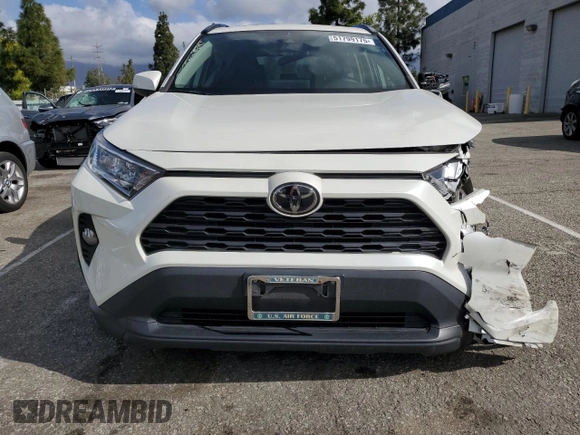 2021 Toyota RAV4 XLE Premium with VIN 2T3C1RFV1MW180625, listed as a Copart auction lot 51799175 with 63,692 mi miles and Salvage title. Bid and sale history available at DreamBid. Image 5.