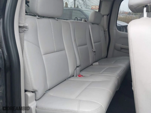 2008 Chevrolet Silverado 1500 LT w/1LT with VIN 2GCEK190181186026, listed as a IAAI auction lot 40695869 with 146,514 mi miles. Bid and sale history available at carsss.com. Image 8.