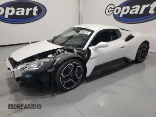 2022 Maserati MC20 z VIN ZAM24BXA9N0379820, wystawiony jako Copart lot #60504114 z przebiegiem 1962 mil mil oraz Szkoda całkowita • Salvage title. Historia ofert i sprzedaży dostępna na DreamBid. Obrazek 1.