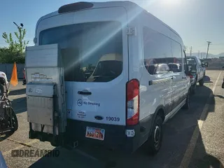 2019 Ford Transit z VIN 1FTYR2CG7KKA96911, wystawiony jako IAAI lot #42566551 z przebiegiem 207 807 mil mil oraz . Historia ofert i sprzedaży dostępna na DreamBid. Obrazek 13.