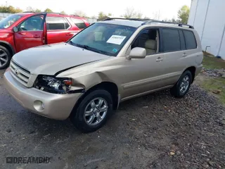 2006 Toyota Highlander w/3rd Row with VIN JTEDP21A960104281, listed as a IAAI auction lot 41809727 with 286,038 mi miles. Bid and sale history available at carsss.com. Image 2.