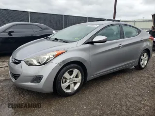 2013 Hyundai Elantra GLS z VIN KMHDH4AE2DU785661, wystawiony jako Copart lot #61690475 z przebiegiem 139 751 mil mil oraz Czysty tytuł • Clean title. Historia ofert i sprzedaży dostępna na DreamBid. Obrazek 1.