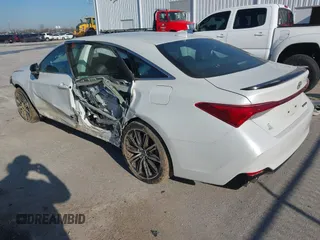 2022 Toyota Avalon Touring z VIN 4T1HZ1FB9NU081762, wystawiony jako IAAI lot #41864696 z przebiegiem 55 647 mil mil oraz . Historia ofert i sprzedaży dostępna na DreamBid. Obrazek 3.