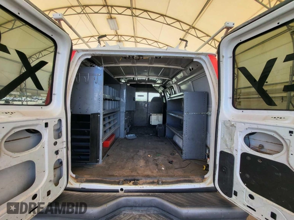 2007 Ford Econoline Cargo Commercial z VIN 1FTNE24LX7DA66517, wystawiony jako IAAI lot #42566208 z przebiegiem 125 518 mil mil oraz . Historia ofert i sprzedaży dostępna na DreamBid. Obrazek 11.