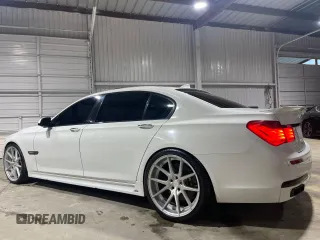 2010 BMW 7 Series 750Li z VIN WBAKB8C58ACY64395, wystawiony jako Copart lot #46757005 z przebiegiem 137 375 mil mil oraz Szkoda całkowita • Salvage title. Historia ofert i sprzedaży dostępna na DreamBid. Obrazek 3.