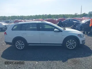 2019 Volkswagen Golf S z VIN 3VWH17AUXKM501078, wystawiony jako IAAI lot #42158280 z przebiegiem 57 049 mil mil oraz . Historia ofert i sprzedaży dostępna na DreamBid. Obrazek 13.