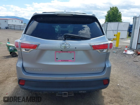 2015 Toyota Highlander XLE z VIN 5TDJKRFH9FS099780, wystawiony jako IAAI lot #42407689 z przebiegiem 159 406 mil mil oraz . Historia ofert i sprzedaży dostępna na DreamBid. Obrazek 16.