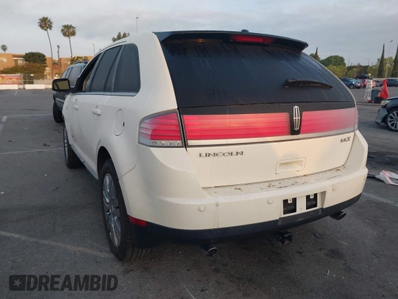 2008 Lincoln MKX z VIN 2LMDU68C98BJ11860, wystawiony jako IAAI lot #42076339 z przebiegiem 136 889 mil mil oraz . Historia ofert i sprzedaży dostępna na DreamBid. Obrazek 3.