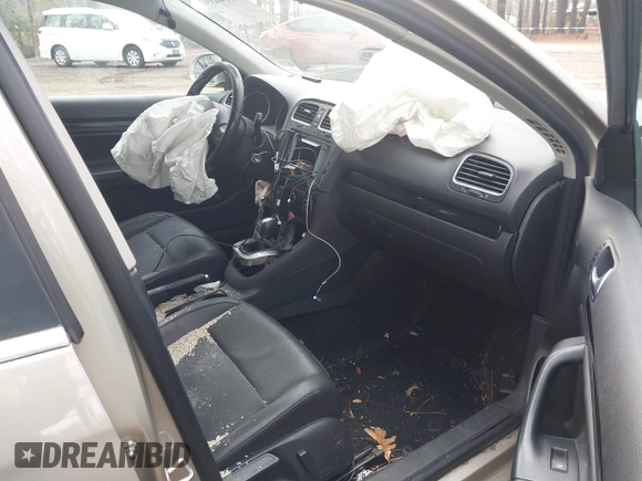 2014 Volkswagen Jetta TDI w/Sunroof & Nav with VIN 3VWPL7AJ9EM616612, listed as a IAAI auction lot 41354489 with 131,281 mi miles and . Bid and sale history available at DreamBid. Image 5.