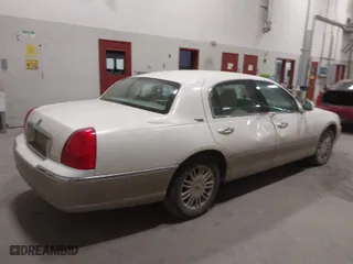 2007 Lincoln Town Car Signature Limited with VIN 1LNHM82V57Y612944, listed as a IAAI auction lot 41461980 with 184,653 mi miles. Bid and sale history available at carsss.com. Image 4.