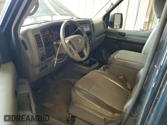 2020 Nissan NV Cargo S z VIN 1N6BF0LY5LN807871, wystawiony jako Copart lot #60689345 z przebiegiem 271 391 mil mil oraz Czysty tytuł • Clean title. Historia ofert i sprzedaży dostępna na DreamBid. Obrazek 8.