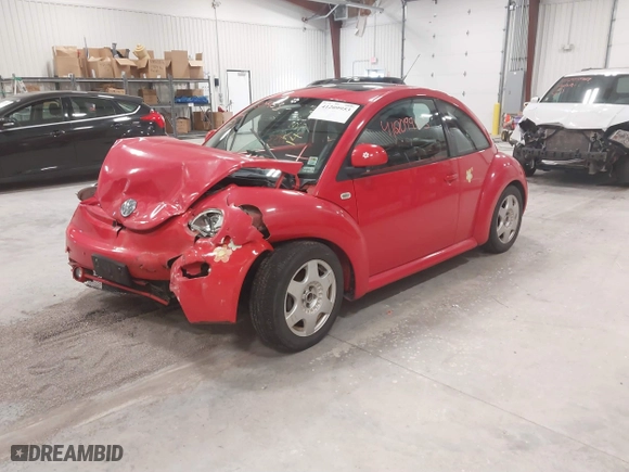 1999 Volkswagen New Beetle GLS with VIN 3VWCC21C1XM444985, listed as a IAAI auction lot 41209953 with 175,946 mi miles. Bid and sale history available at carsss.com. Image 2.