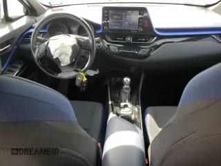 2021 Toyota C-HR LE z VIN NMTKHMBX8MR130564, wystawiony jako Copart lot #56711535 z przebiegiem 94 007 mil mil oraz Szkoda całkowita • Salvage title. Historia ofert i sprzedaży dostępna na DreamBid. Obrazek 8.
