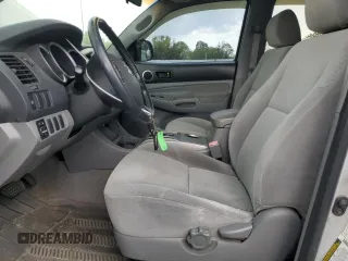 2005 Toyota Tacoma z VIN 5TEMU52N35Z126145, wystawiony jako Copart lot #55391105 z przebiegiem 150 046 mil mil oraz Szkoda całkowita • Salvage title. Historia ofert i sprzedaży dostępna na DreamBid. Obrazek 7.
