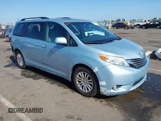 2015 Toyota Sienna XLE с VIN 5TDYK3DC7FS681105, выставлен на аукционе IAAI как лот 42207904 с пробегом 83 844 миль миль и . История ставок и продаж доступна на DreamBid. Изображение 1.