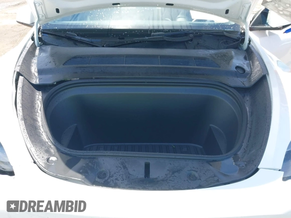 2023 Tesla Model Y Long Range z VIN 7SAYGDEE9PF753051, wystawiony jako IAAI lot #39615839 z przebiegiem Nie podano mil oraz . Historia ofert i sprzedaży dostępna na DreamBid. Obrazek 10.