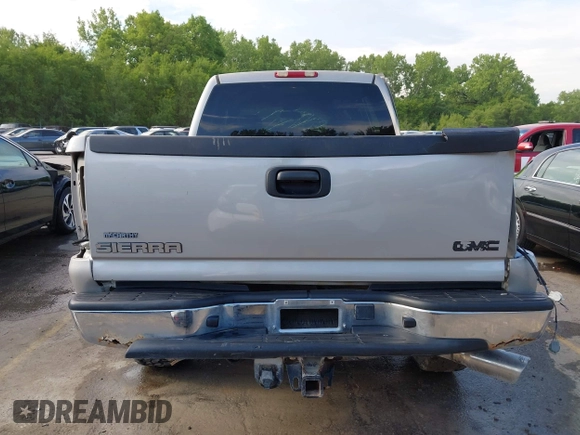 2004 GMC Sierra 2500HD with VIN 1GTHK23194F136501, listed as a IAAI auction lot 42204491 with 226,947 mi miles and . Bid and sale history available at DreamBid. Image 17.
