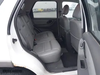 2005 Ford Escape XLT with VIN 1FMYU93125KA69876, listed as a IAAI auction lot 41923043 with 186,306 mi miles. Bid and sale history available at carsss.com. Image 8.
