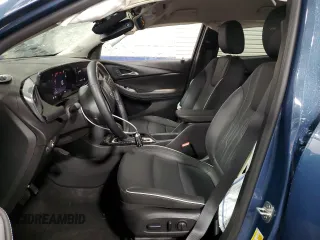 2024 Buick Encore GX Avenir с VIN KL4AMFSL0RB062609, выставлен на аукционе Copart как лот 75901274 с пробегом 9 972 миль миль и Списание • Salvage title. История ставок и продаж доступна на DreamBid. Изображение 7.