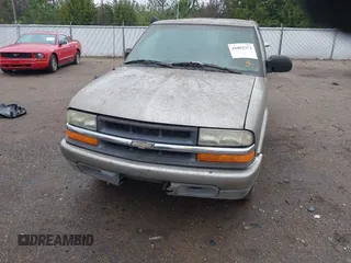 1998 Chevrolet S-10 with VIN 1GCCS1444WK249330, listed as a IAAI auction lot 41092372 with 1 mi miles. Bid and sale history available at carsss.com. Image 6.