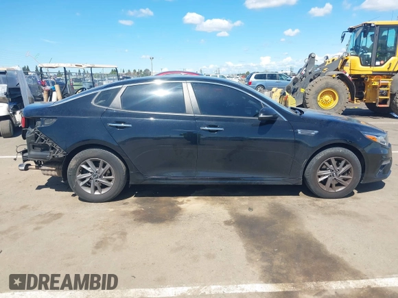 2020 Kia Optima LX z VIN 5XXGT4L33LG384927, wystawiony jako IAAI lot #41950098 z przebiegiem 136 728 mil mil oraz . Historia ofert i sprzedaży dostępna na DreamBid. Obrazek 14.