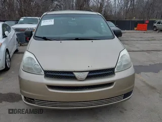 2004 Toyota Sienna CE with VIN 5TDZA23C94S043521, listed as a IAAI auction lot 41717330 with 369,802 mi miles. Bid and sale history available at carsss.com. Image 6.