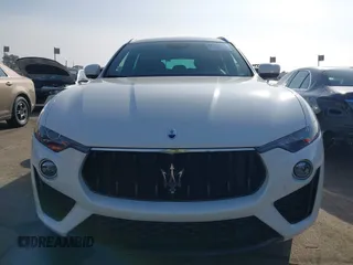 2023 Maserati Levante z VIN ZN661YUM6PX411566, wystawiony jako IAAI lot #41219590 z przebiegiem 24 613 mil mil oraz . Historia ofert i sprzedaży dostępna na DreamBid. Obrazek 13.