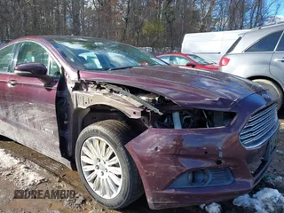 2013 Ford Fusion SE Hybrid z VIN 3FA6P0LU1DR251738, wystawiony jako IAAI lot #41576698 z przebiegiem 158 735 mil mil oraz . Historia ofert i sprzedaży dostępna na DreamBid. Obrazek 6.