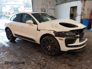 2022 Porsche Macan with VIN WP1AA2A51NLB09188, listed as a IAAI auction lot 41077757 with 18,957 mi miles. Bid and sale history available at carsss.com. Image 1.