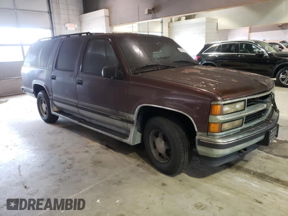 1997 Chevrolet Suburban with VIN 1GNEC16R1VJ352537, listed as a Copart auction lot 74200024 with 0 mi miles and Non Repairable. Bid and sale history available at carsss.com. Image 4.