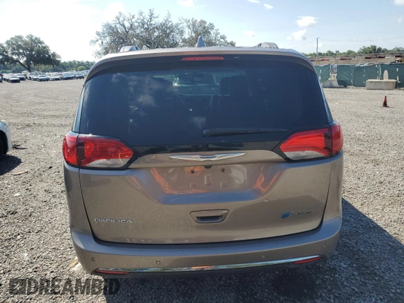 2018 Chrysler Pacifica Hybrid Limited z VIN 2C4RC1N73JR183492, wystawiony jako Copart lot #61833135 z przebiegiem 60 167 mil mil oraz Szkoda całkowita • Salvage title. Historia ofert i sprzedaży dostępna na DreamBid. Obrazek 6.
