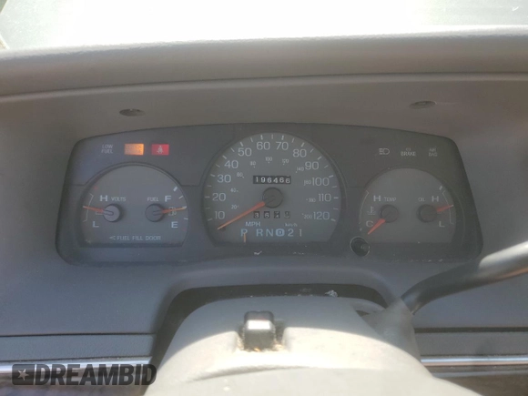1999 Mercury Grand Marquis LS z VIN 2MEFM75W9XX687526, wystawiony jako Copart lot #51779995 z przebiegiem 196 466 mil mil oraz Szkoda całkowita • Salvage title. Historia ofert i sprzedaży dostępna na DreamBid. Obrazek 9.