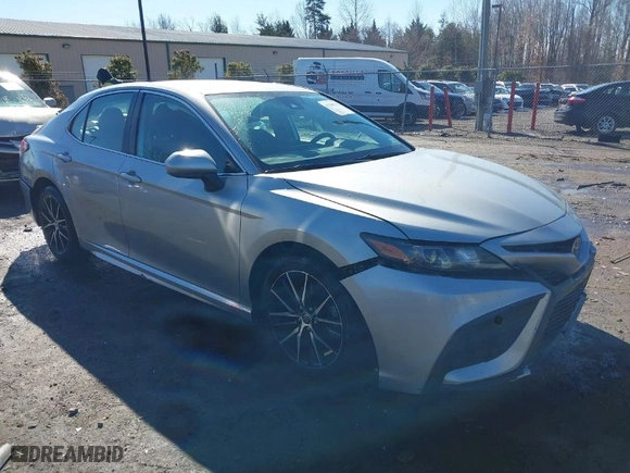 2021 Toyota Camry SE Nightshade with VIN 4T1G11AK5MU411101, listed as a IAAI auction lot 41586722 with 133,212 mi miles. Bid and sale history available at carsss.com. Image 1.