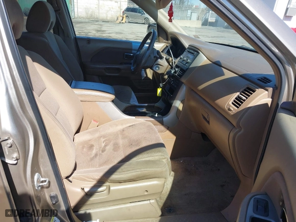2006 Honda Pilot EX with VIN 2HKYF18446H516081, listed as a IAAI auction lot 41860876 with 274,818 mi miles. Bid and sale history available at carsss.com. Image 5.