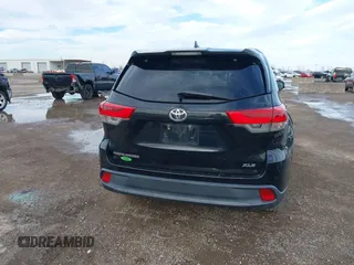 2017 Toyota Highlander XLE with VIN 5TDKZRFH9HS509478, listed as a IAAI auction lot 41448617 with 131,839 mi miles and . Bid and sale history available at DreamBid. Image 17.