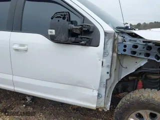 2017 Ford Super Duty F-250 SRW Lariat with VIN 1FT7W2B62HEE68725, listed as a IAAI auction lot 41525112 with 112,202 mi miles. Bid and sale history available at carsss.com. Image 18.