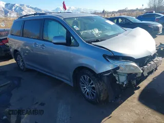 2018 Toyota Sienna XLE Auto Access Seat with VIN 5TDYZ3DCXJS922126, listed as a IAAI auction lot 41279511 with 116,145 mi miles. Bid and sale history available at carsss.com. Image 1.