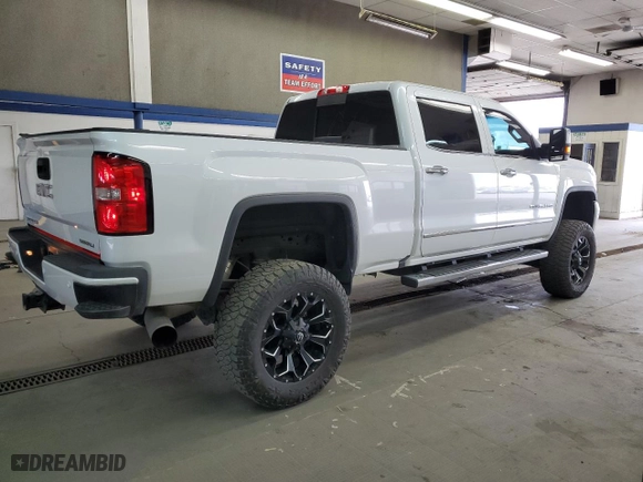 2019 GMC Sierra 2500HD Denali with VIN 1GT12SEY6KF278717, listed as a Copart auction lot 51486415 with 46,328 mi miles and Salvage Title. Bid and sale history available at carsss.com. Image 3.