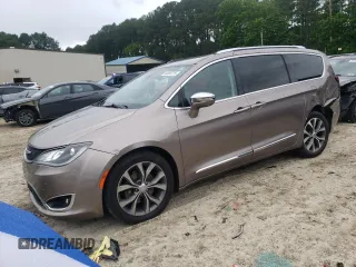 2017 Chrysler Pacifica Limited with VIN 2C4RC1GG4HR668960, listed as a Copart auction lot 60069735 with 189,180 mi miles and Salvage title. Bid and sale history available at DreamBid. Image 1.