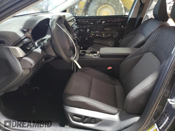2025 Toyota Camry LE z VIN 4T1DAACK9SU506208, wystawiony jako Copart lot #56706605 z przebiegiem 17 651 mil mil oraz Szkoda całkowita • Salvage title. Historia ofert i sprzedaży dostępna na DreamBid. Obrazek 7.